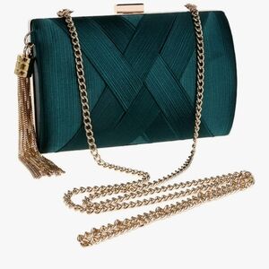 Elegant Green Clutch with Gold Chain